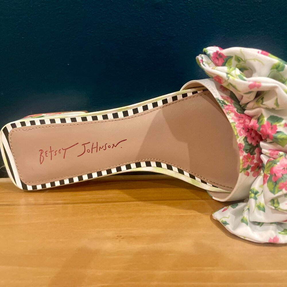 Betsey Johnson Women's Ruffle Sandal Slide Size 8.5 - Picture 2 of 5
